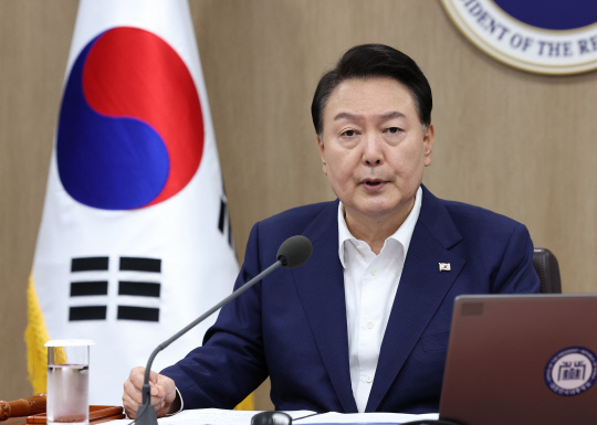 윤석열 대통령이 지난 1일 서울 용산 대통령실 청사에서 열린 국무회의에서 발언하고 있다. 연합뉴스